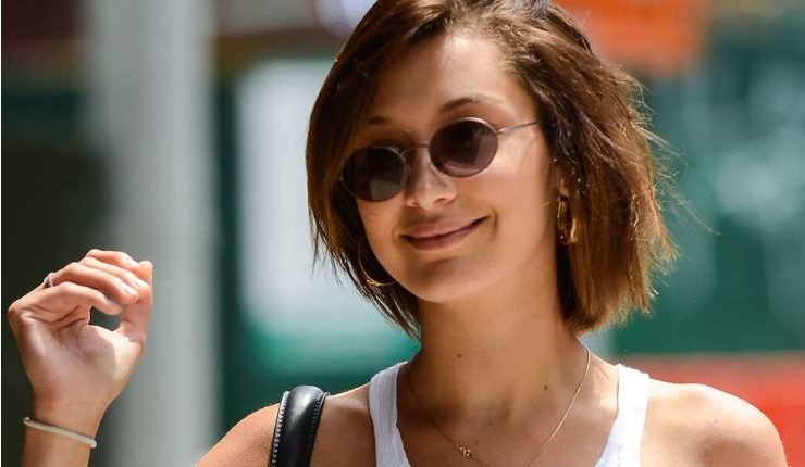Wenn Sie Angst haben, zum Kotelett zu gehen, nehmen Sie ein Blatt aus dem Buch von Supermodel Bella und machen Sie es nach und nach. Nachdem Bella ihre Haare bis zu den Schultern geschleudert hat, hat sie jetzt ihren bisher kürzesten Look mit dieser abgehackten, strukturierten Schachtel debütiert.