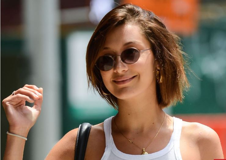 Wenn Sie Angst haben, zum Kotelett zu gehen, nehmen Sie ein Blatt aus dem Buch von Supermodel Bella und machen Sie es nach und nach. Nachdem Bella ihre Haare bis zu den Schultern geschleudert hat, hat sie jetzt ihren bisher kürzesten Look mit dieser abgehackten, strukturierten Schachtel debütiert.